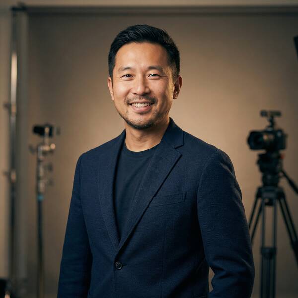 黄色仓库导演顾问